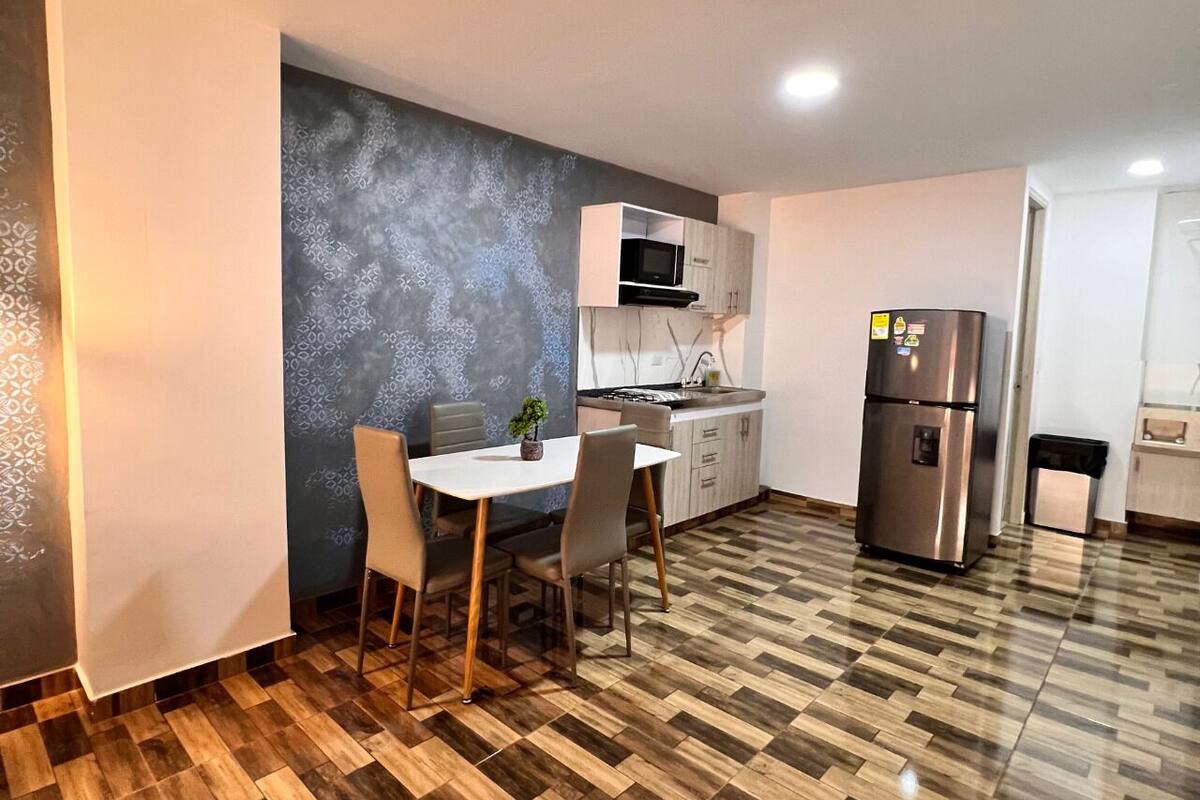 Elite-Zimmer, 1 Doppelbett, mit Bad | Eigene Küche | Großer Kühlschrank, Mikrowelle, Reiskocher, Mixer