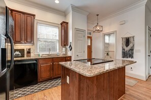 Geladeira, micro-ondas, fogão, cooktop