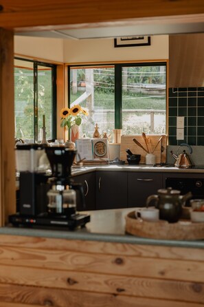 冷蔵庫、電子レンジ、オーブン、食器洗い機