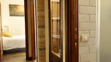 2 camere, una scrivania, ferro/asse da stiro, Wi-Fi gratuito