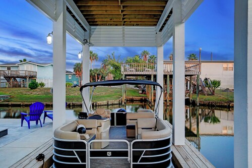 Brand New Spacious Canal Home with Private Pool