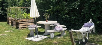 A peaceful haven with swimming pool, 20 minutes from Bordeaux and its vineyards.