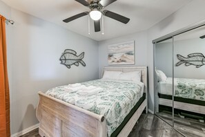 1 slaapkamer, een strijkplank/strijkijzer, wifi, beddengoed