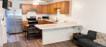 Cozy 2BR, 1BA Getaway in Macomb, IL