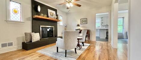 Smart TV, fireplace