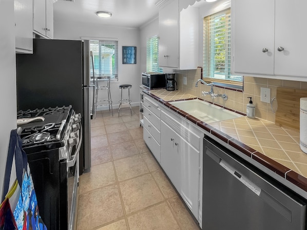 Microwave, oven, stovetop, dishwasher
