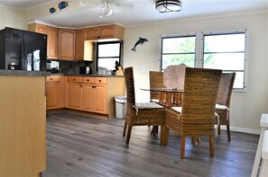 Dining - Treasure Isle at Parks End - Venture Out 062 (Cudjoe Key)
