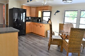 Fridge, microwave, oven, stovetop - Treasure Isle at Parks End - Venture Out 062 (Cudjoe Key)