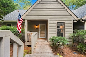 A house with a front porch, a flag, and a door. - Cozy Sapphire Retreat | Fireplace • Dog Friendly (Sapphire)