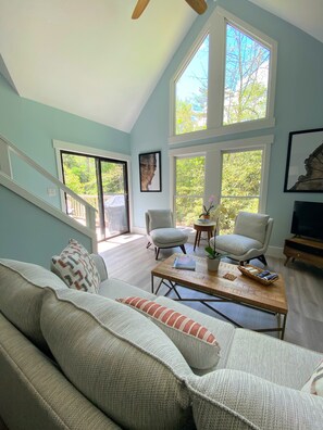 Smart TV, fireplace - The Sapphire Retreat (Sapphire)