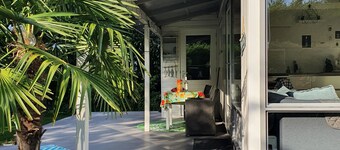 2-bedroom palm tree house in fantastic Lemmer with WiFi