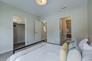 3 chambres, fer et planche à repasser, Wi-Fi, draps fournis