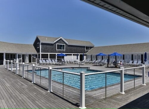 Resort Style Condo w/ Exclusive Amenities: Private Beach, Saltwater Pool & More!