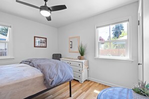 2 chambres, fer et planche à repasser, lit parapluie, Wi-Fi gratuit