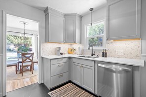 Fridge, microwave, oven, stovetop - Remodeled home with vintage charm. Centrally located near downtown Idaho Falls. (Idaho Falls)