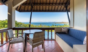 Deluxe Residence with Ocean View | 露台
