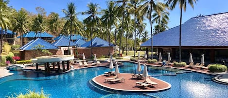 Outdoor pool, open 7:00 AM to 10:00 PM, pool umbrellas, sun loungers