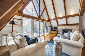 Smart-TV, Kamin, Tischfußball, Tischtennisplatte