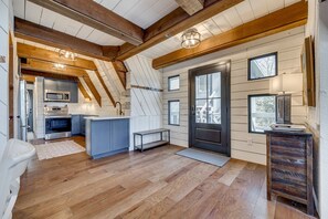 Fridge, microwave, oven, stovetop - Lakefront A-Frame- Family Friendly-Renovated-as seen on the TV show Staycation! (Charlotte)