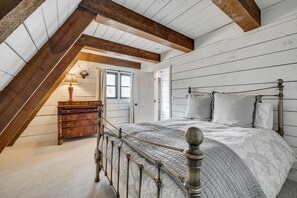 4 Schlafzimmer, Schreibtisch, Bügeleisen/Bügelbrett, Reisekinderbett
