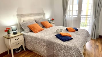 2 slaapkamers, een strijkplank/strijkijzer, beddengoed