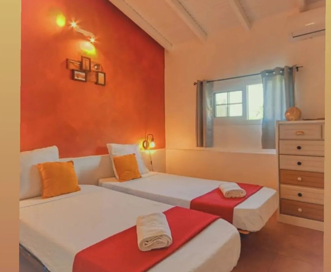 3 chambres, fer et planche à repasser, Wi-Fi, draps fournis