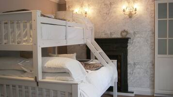 4 bedrooms, iron/ironing board, free WiFi, bed sheets