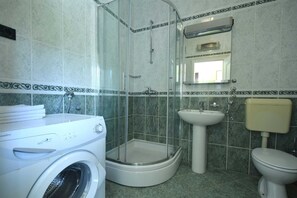 シャワー、タオル