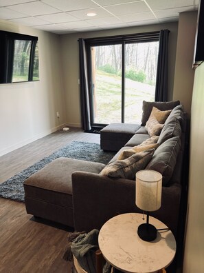 Smart TV - Beautiful Camelback Views, Mountain - Remodeled 3-Bed / 2-bath home (Tannersville)