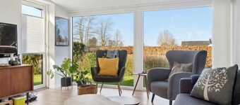 House with a beautiful view of the sea and Bogø