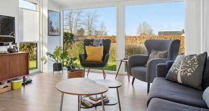 House with a beautiful view of the sea and Bogø