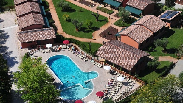 An aerial view of a resort with multiple villas, a swimming pool, and a beach area. - STUDIO APARTMENT A FEW KM FROM THE BEACH OF CESENATICO (cesenatico)