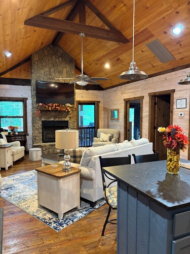 SPRING Special Pricing at a charming cottage Blue Ridge Mtns N.GA.