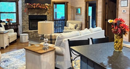 SPRING Special Pricing at a charming cottage Blue Ridge Mtns N.GA.