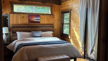 2 bedrooms, in-room safe, iron/ironing board, free WiFi