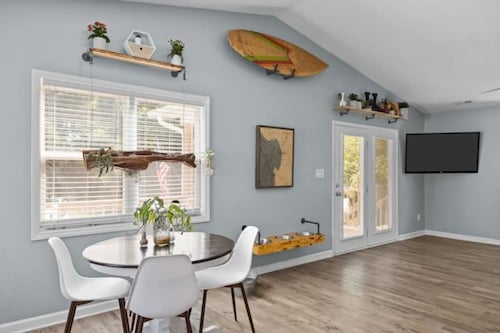 PRIVATE Ocean access & central living at Whaley Good Livin’