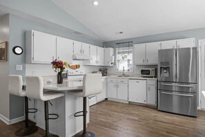 Fridge, microwave, oven, stovetop - Whaley Good Livin’ (Emerald Isle)