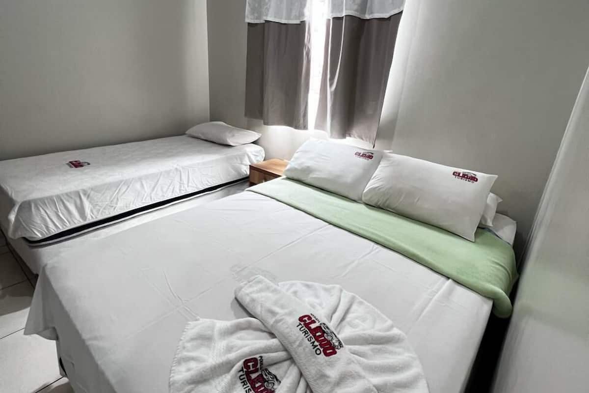 Habitació amb dos llits individuals bàsica, no fumadors, aire condicionat | Wifi gratuïta i roba de llit