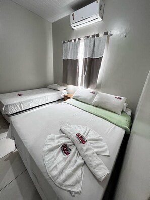 Chambre de base avec lits jumeaux, non-fumeur, climatisation | Accès au Wi-Fi (inclus), literie fournie