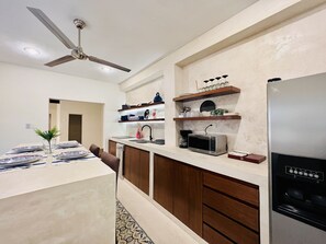 Fridge, microwave, stovetop, dishwasher