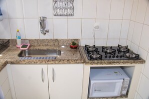 Villa tradicional | Cocina privada | Microondas, licuadora y utensilios de cocina