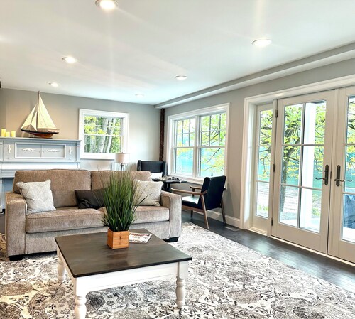 Peaceful Hudson River Waterfront Farmhouse Near Saratoga & Lake George