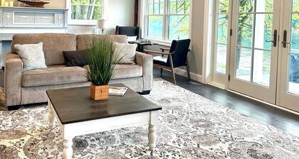 Peaceful Hudson River Waterfront Farmhouse Near Saratoga & Lake George
