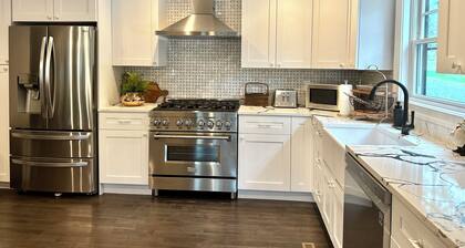 New Renovated Farmhouse , On the Hudson River. Close to Lake George & Saratoga