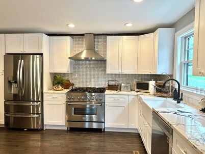 New Renovated Farmhouse , On the Hudson River. Close to Lake George & Saratoga 