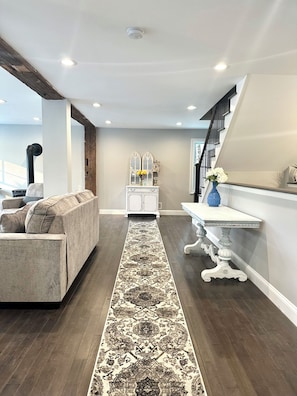 Lobby - New Renovated Farmhouse , On the Hudson River. Close to Lake George & Saratoga  (Lake Luzerne)