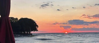 Angola on the Lake- Grandview Bay-25 minutes from Highmark Stadium