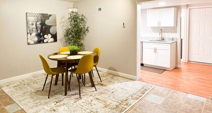 Beautiful family getaway, walking distance to markets, 35 min drive to Boston