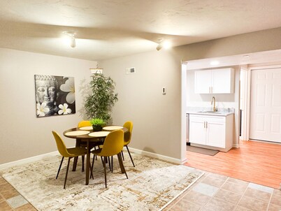 Beautiful family getaway, walking distance to markets, 35 min drive to Boston