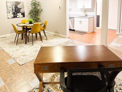 Beautiful family getaway, walking distance to markets, 35 min drive to Boston